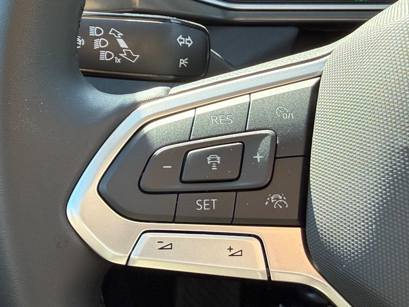Volkswagen Taos Vehicle Full-screen Gallery Image 11