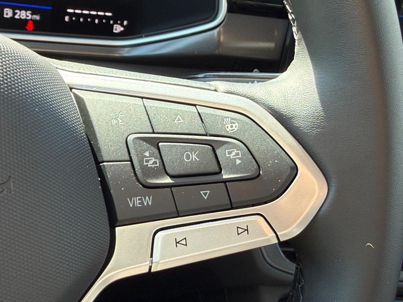 Volkswagen Taos Vehicle Full-screen Gallery Image 12