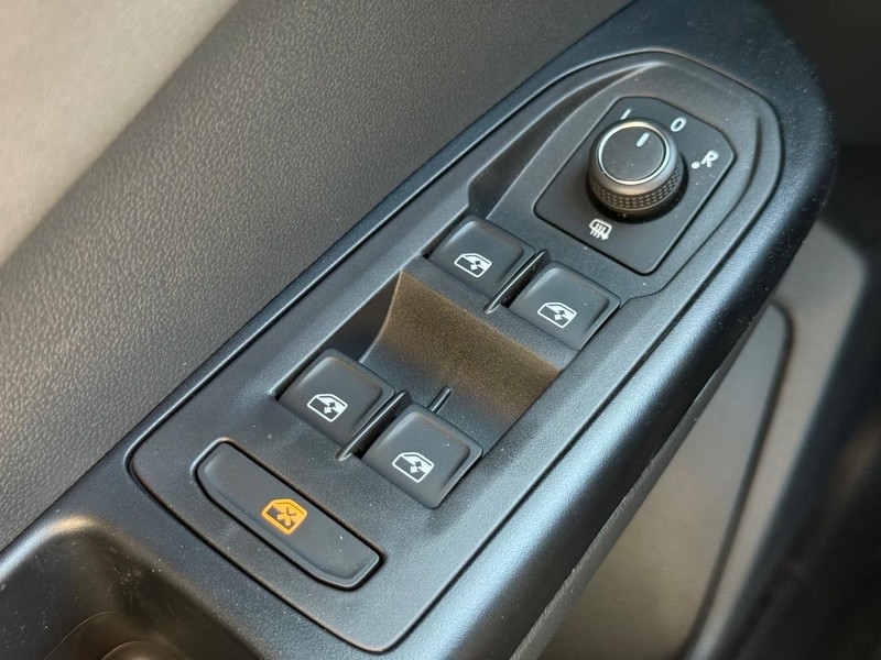 Volkswagen Taos Vehicle Full-screen Gallery Image 16