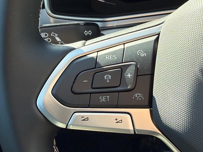 Volkswagen Taos Vehicle Full-screen Gallery Image 11