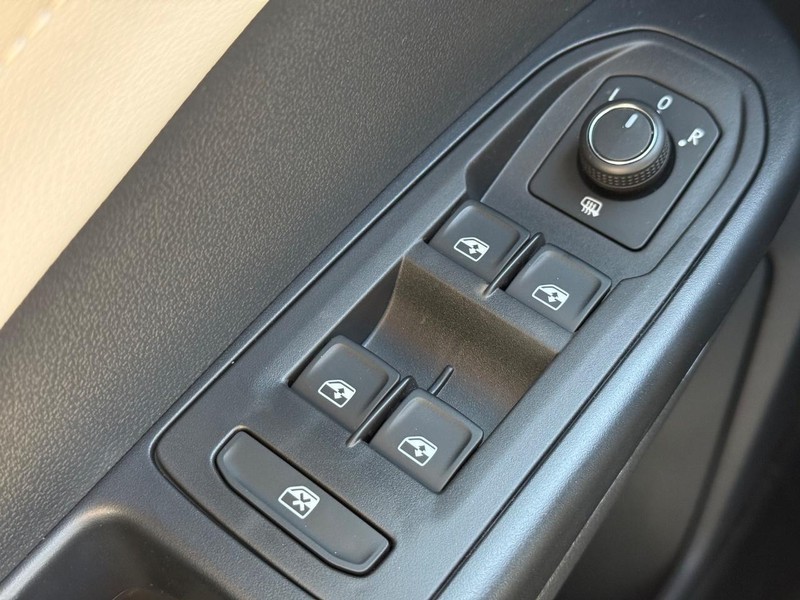 Volkswagen Taos Vehicle Full-screen Gallery Image 15