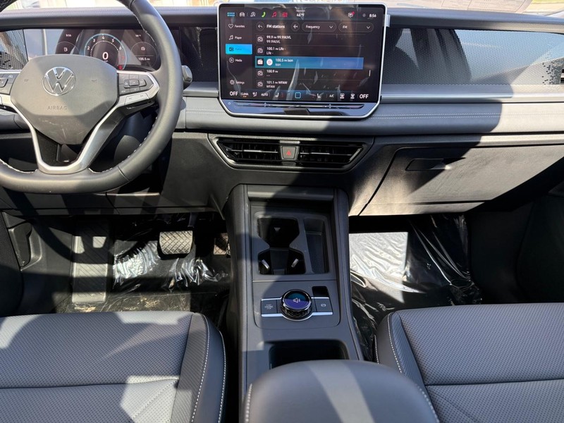 Volkswagen Tiguan Vehicle Full-screen Gallery Image 5
