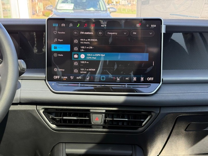 Volkswagen Tiguan Vehicle Full-screen Gallery Image 6