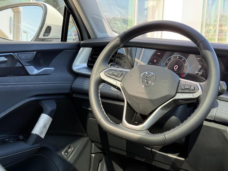 Volkswagen Tiguan Vehicle Full-screen Gallery Image 7
