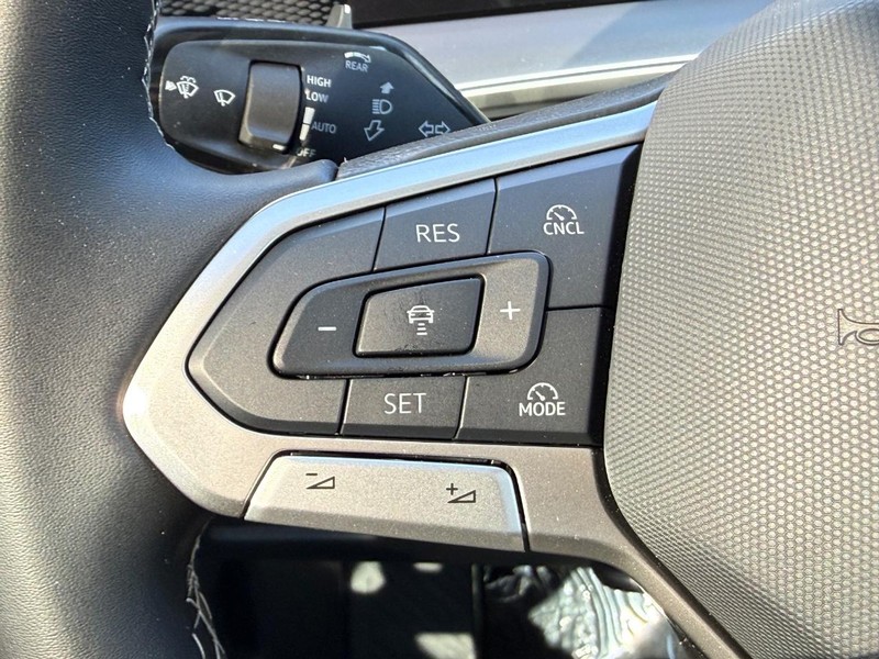 Volkswagen Tiguan Vehicle Full-screen Gallery Image 9
