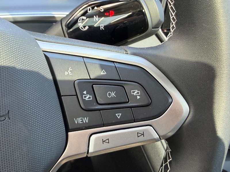 Volkswagen Tiguan Vehicle Full-screen Gallery Image 10