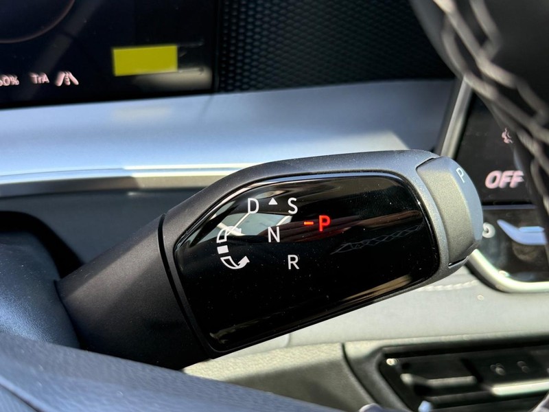 Volkswagen Tiguan Vehicle Full-screen Gallery Image 11