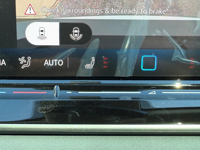 Volkswagen Tiguan Vehicle Full-screen Gallery Image 13