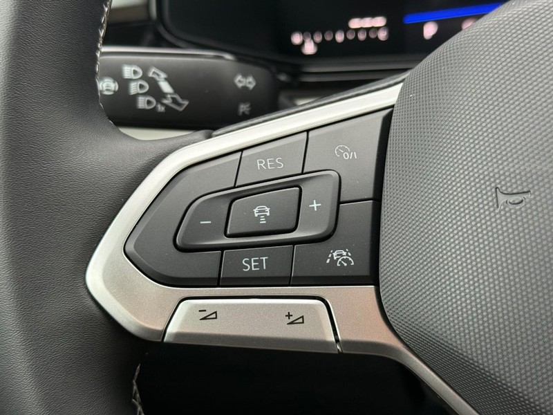 Volkswagen Taos Vehicle Full-screen Gallery Image 11