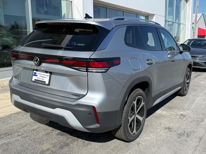 Volkswagen Tiguan Vehicle Full-screen Gallery Image 3