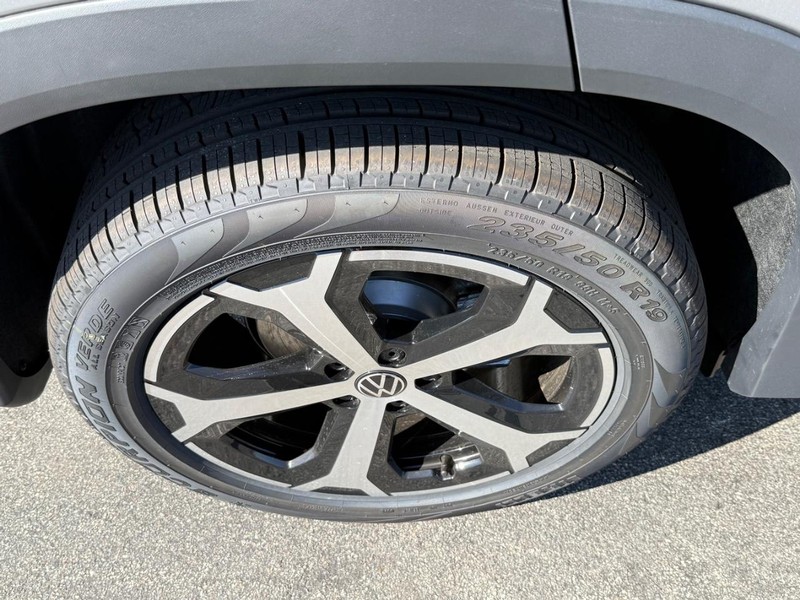 Volkswagen Tiguan Vehicle Full-screen Gallery Image 4
