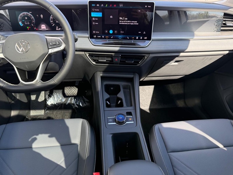 Volkswagen Tiguan Vehicle Full-screen Gallery Image 6
