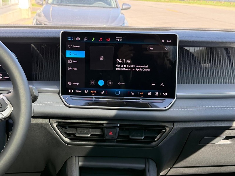 Volkswagen Tiguan Vehicle Full-screen Gallery Image 7