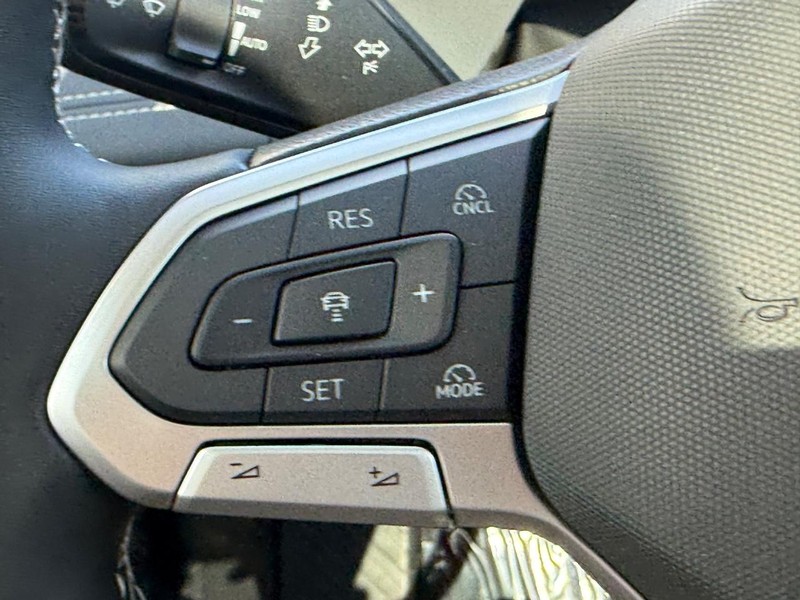 Volkswagen Tiguan Vehicle Full-screen Gallery Image 10
