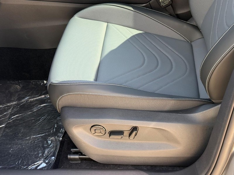 Volkswagen Tiguan Vehicle Full-screen Gallery Image 15