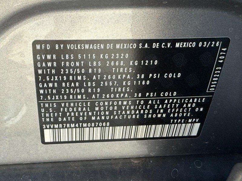 Volkswagen Tiguan Vehicle Full-screen Gallery Image 16