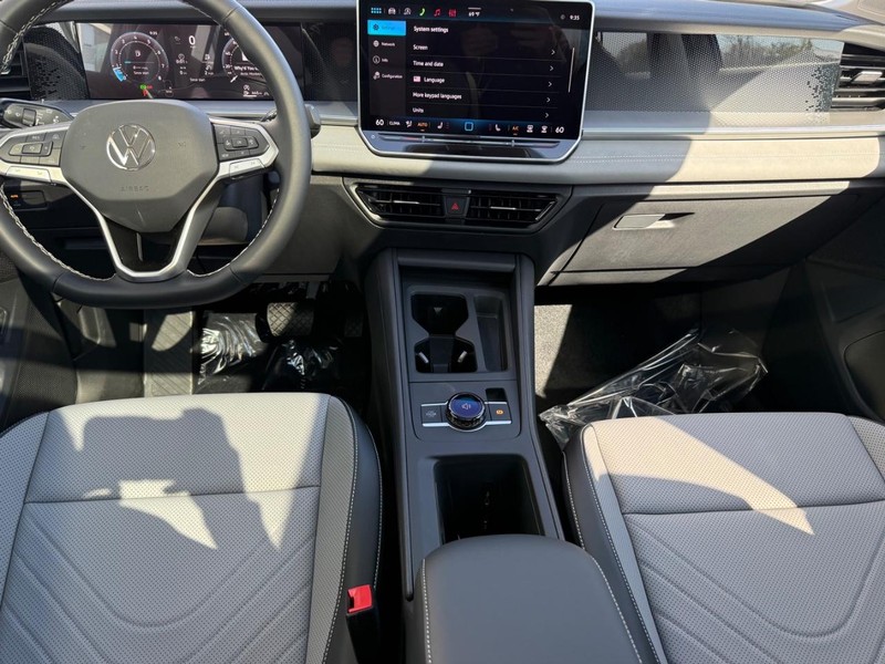 Volkswagen Tiguan Vehicle Full-screen Gallery Image 6