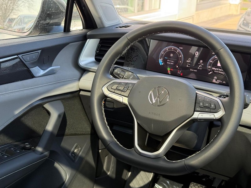 Volkswagen Tiguan Vehicle Full-screen Gallery Image 8