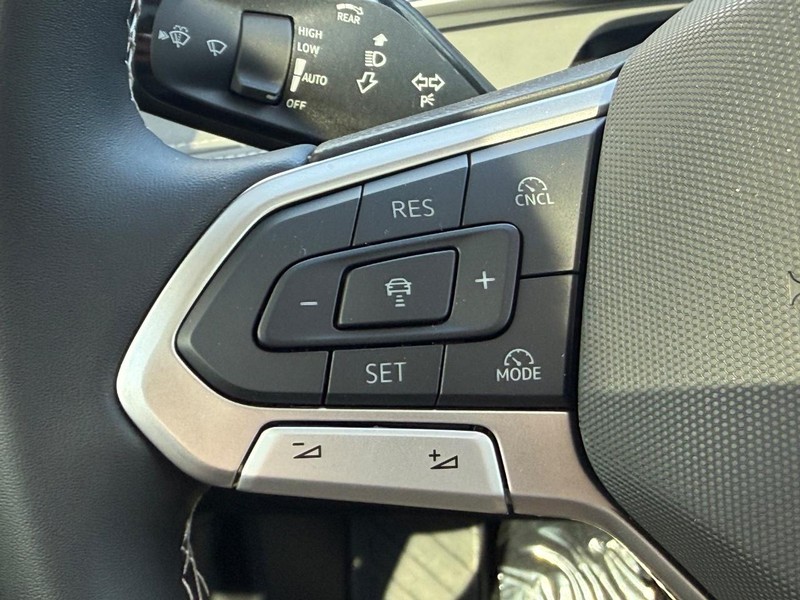 Volkswagen Tiguan Vehicle Full-screen Gallery Image 10