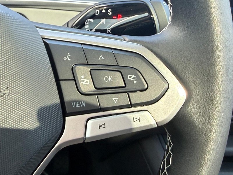 Volkswagen Tiguan Vehicle Full-screen Gallery Image 11