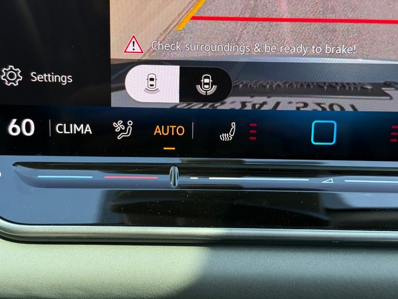 Volkswagen Tiguan Vehicle Full-screen Gallery Image 14