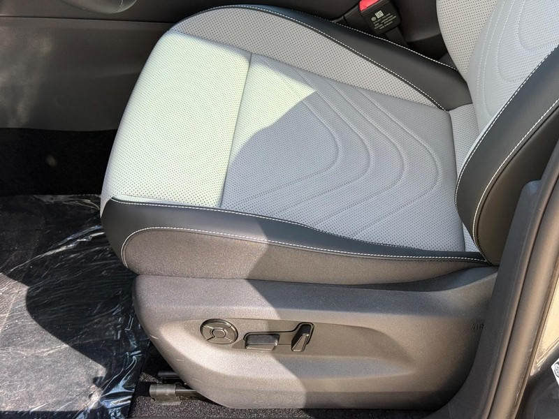 Volkswagen Tiguan Vehicle Full-screen Gallery Image 16