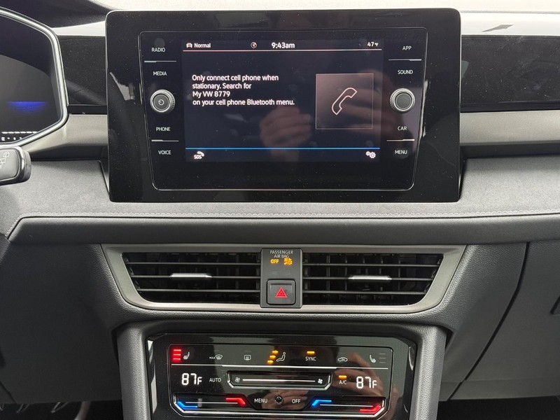 Volkswagen Taos Vehicle Full-screen Gallery Image 7