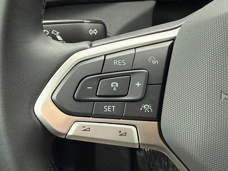 Volkswagen Taos Vehicle Full-screen Gallery Image 11