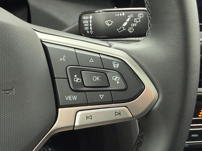 Volkswagen Taos Vehicle Full-screen Gallery Image 12