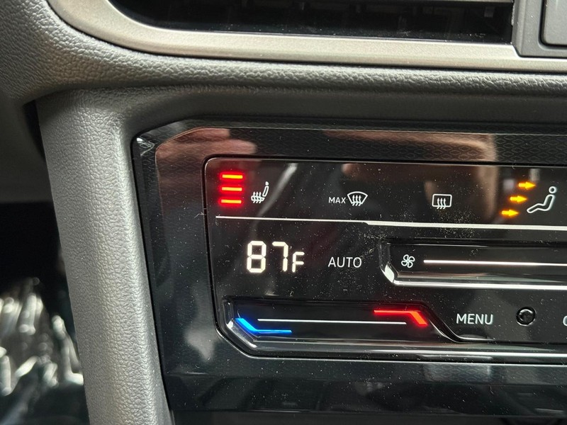 Volkswagen Taos Vehicle Full-screen Gallery Image 13