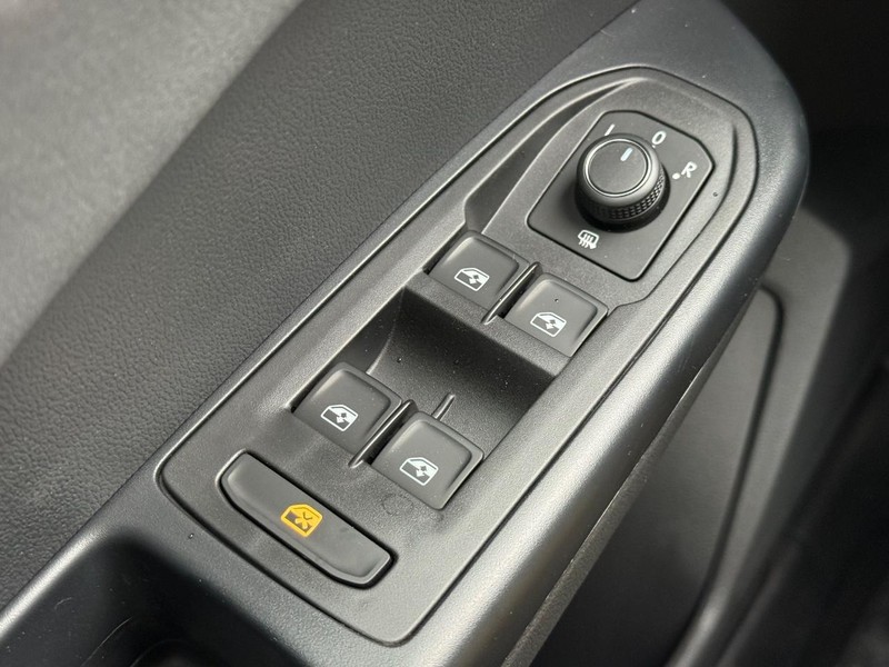 Volkswagen Taos Vehicle Full-screen Gallery Image 15