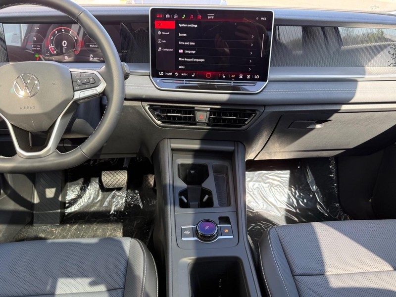 Volkswagen Tiguan Vehicle Full-screen Gallery Image 6
