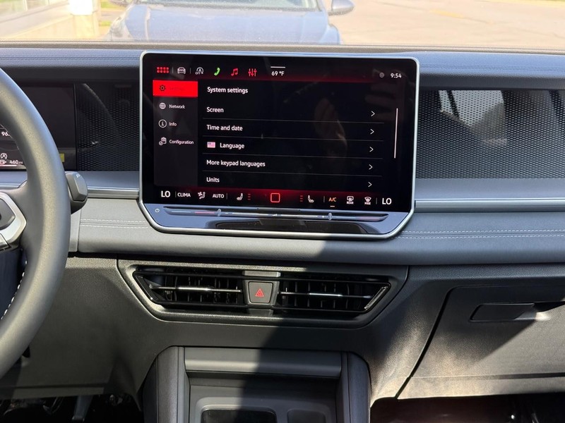 Volkswagen Tiguan Vehicle Full-screen Gallery Image 7