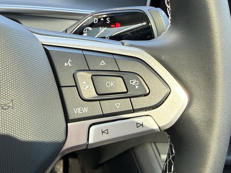 Volkswagen Tiguan Vehicle Full-screen Gallery Image 11