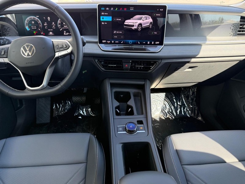 Volkswagen Tiguan Vehicle Full-screen Gallery Image 5