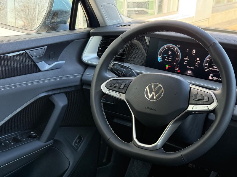 Volkswagen Tiguan Vehicle Full-screen Gallery Image 8