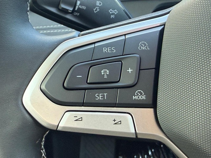 Volkswagen Tiguan Vehicle Full-screen Gallery Image 10