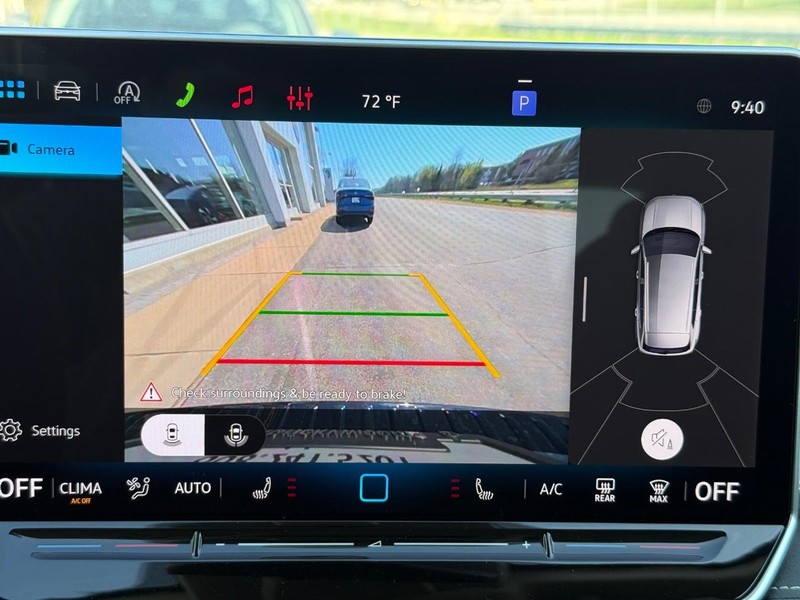 Volkswagen Tiguan Vehicle Full-screen Gallery Image 13