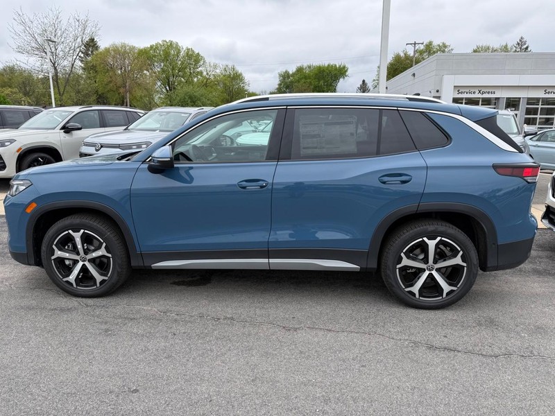 Volkswagen Tiguan Vehicle Full-screen Gallery Image 2