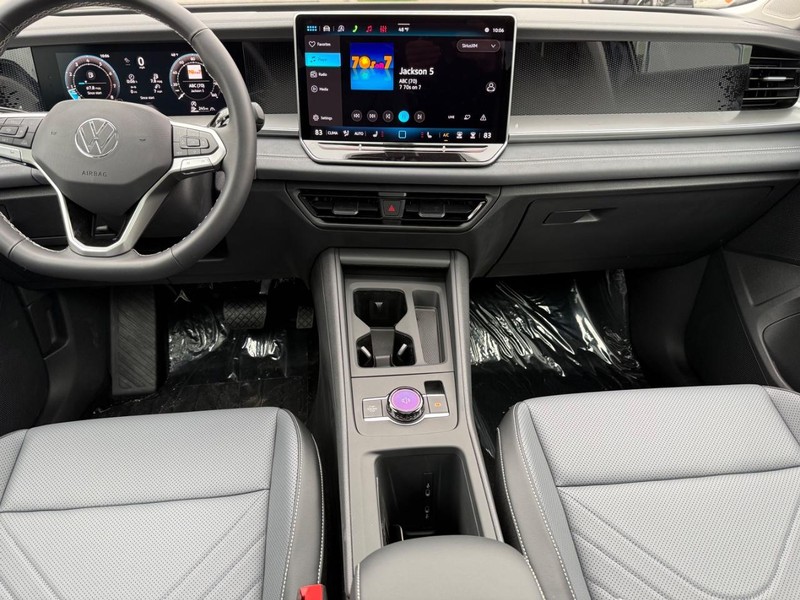 Volkswagen Tiguan Vehicle Full-screen Gallery Image 6