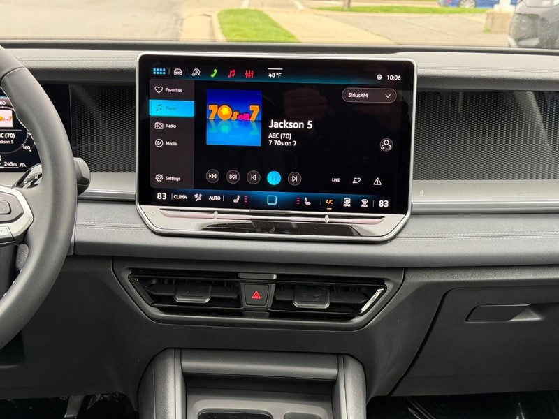 Volkswagen Tiguan Vehicle Full-screen Gallery Image 7