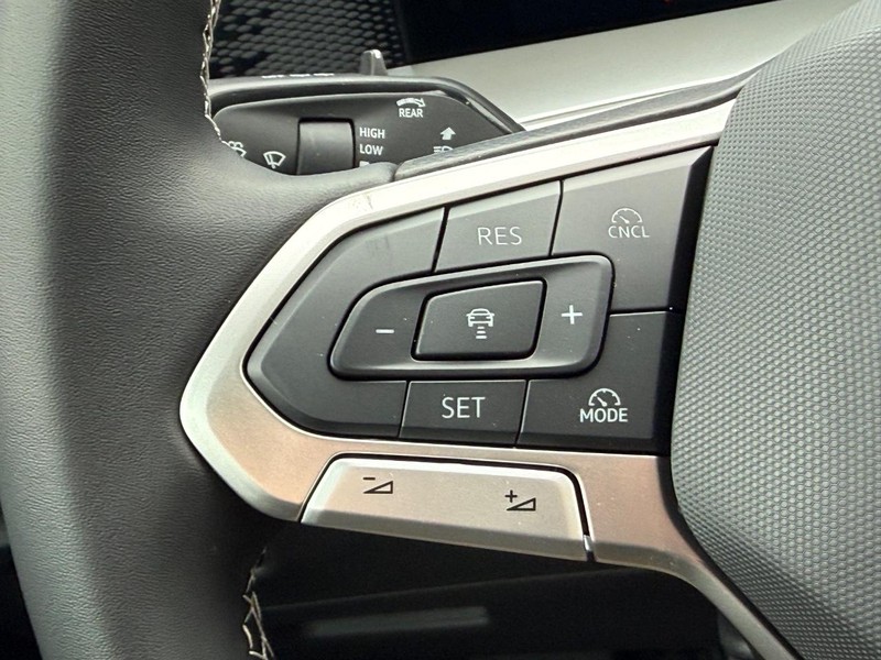 Volkswagen Tiguan Vehicle Full-screen Gallery Image 10