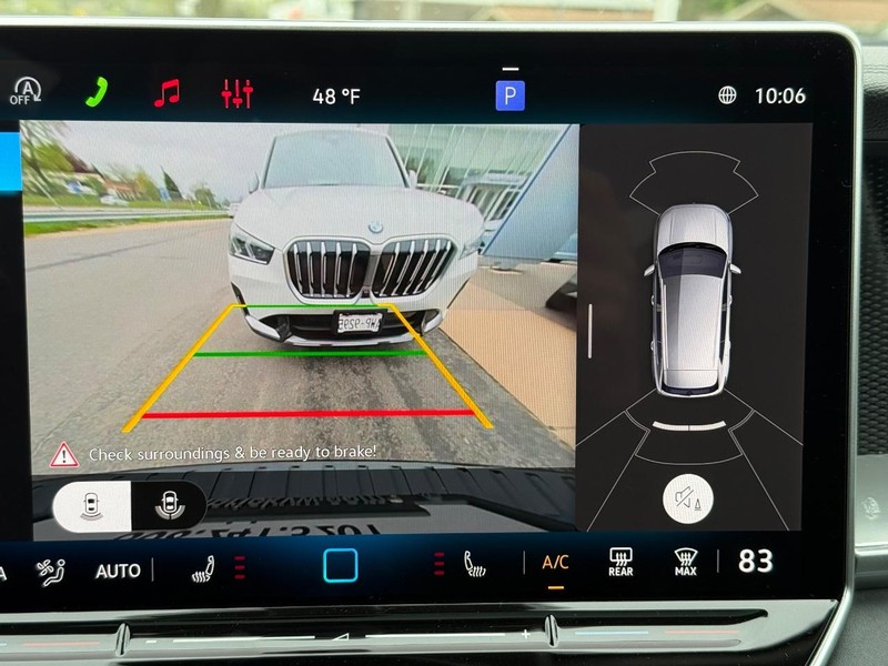 Volkswagen Tiguan Vehicle Full-screen Gallery Image 13