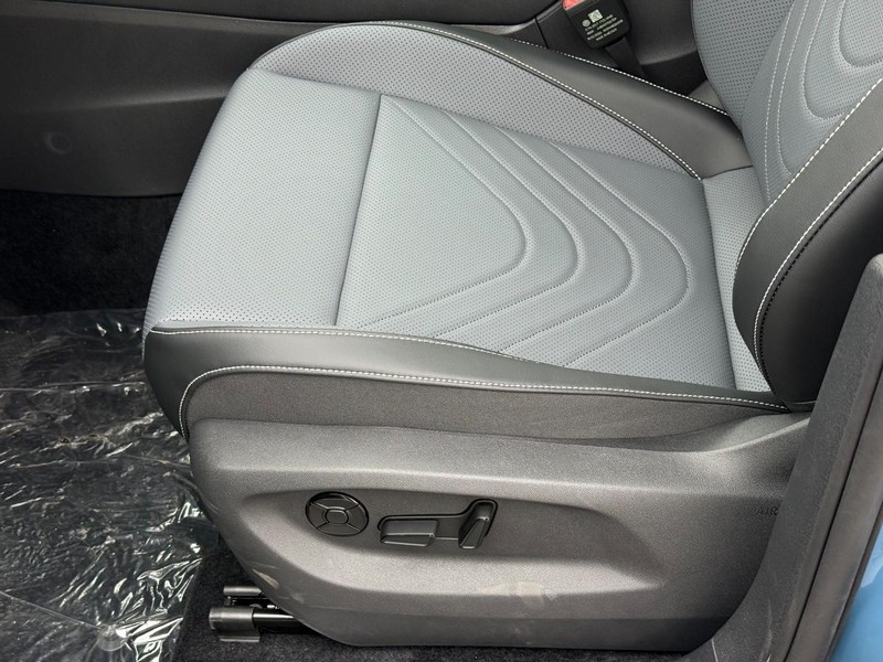 Volkswagen Tiguan Vehicle Full-screen Gallery Image 16