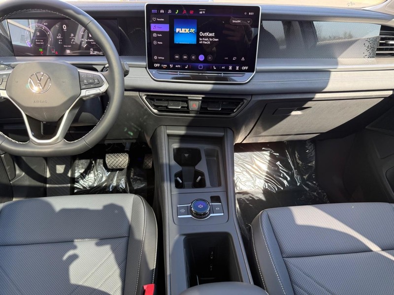 Volkswagen Tiguan Vehicle Full-screen Gallery Image 6