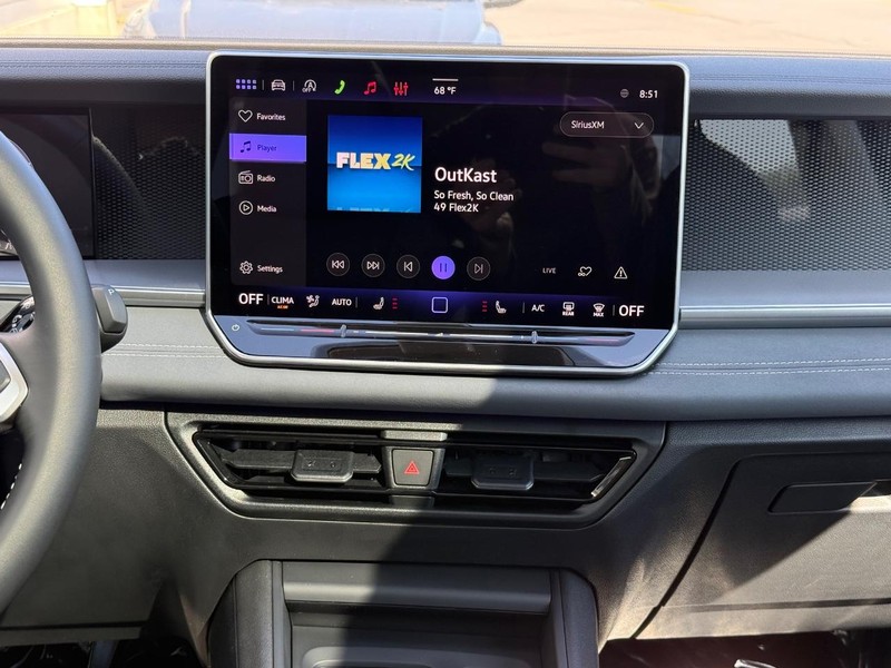 Volkswagen Tiguan Vehicle Full-screen Gallery Image 7