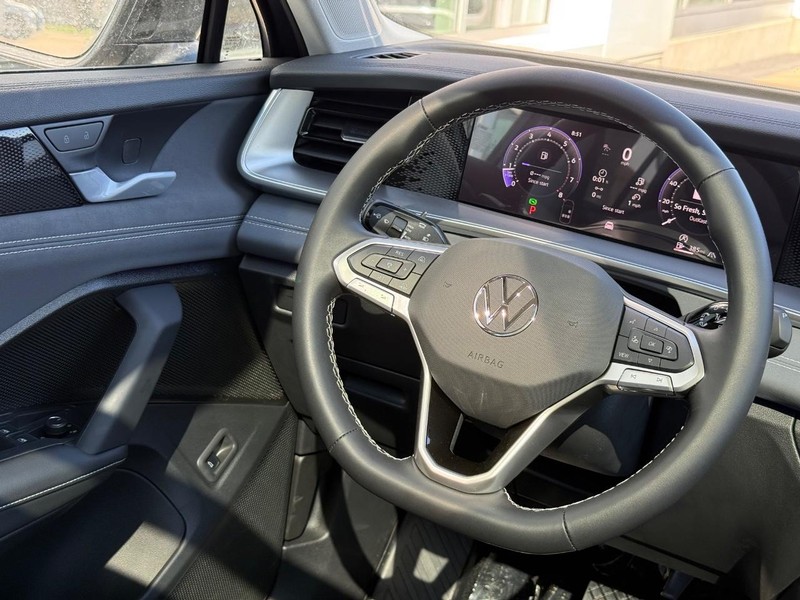 Volkswagen Tiguan Vehicle Full-screen Gallery Image 8