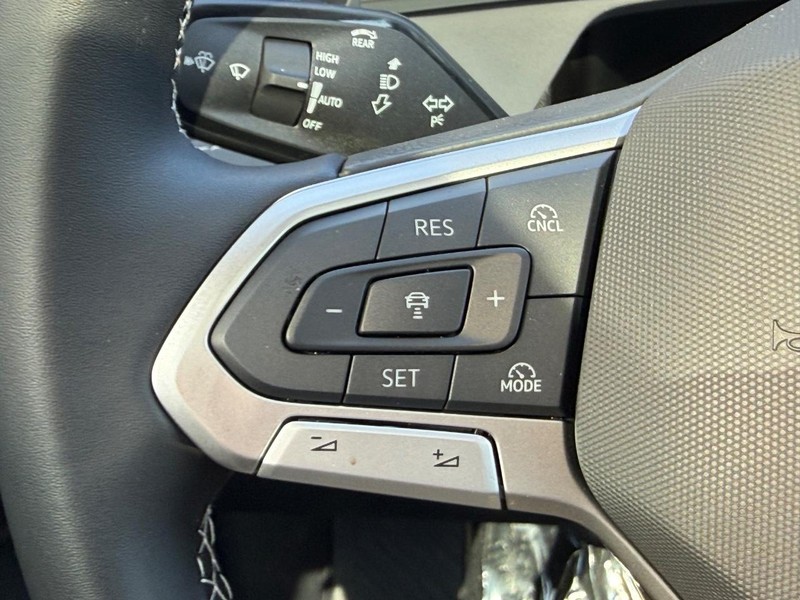 Volkswagen Tiguan Vehicle Full-screen Gallery Image 10