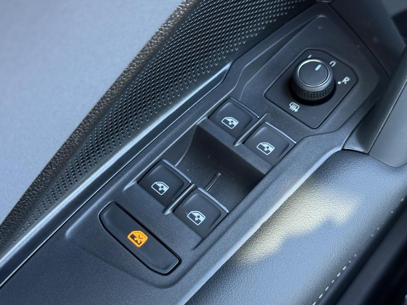 Volkswagen Tiguan Vehicle Full-screen Gallery Image 14