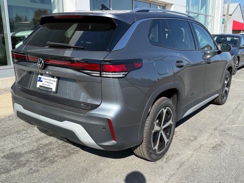 Volkswagen Tiguan Vehicle Full-screen Gallery Image 3